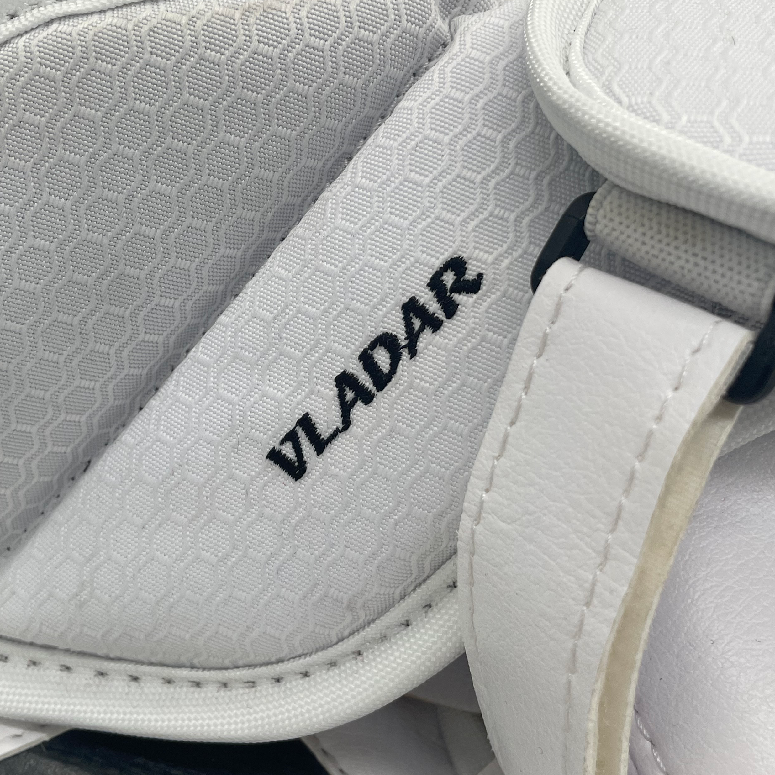 Bauer Supreme Mach - Gant de gardien de but Pro Stock NHL - Dan Vladar (blanc/rouge/jaune)